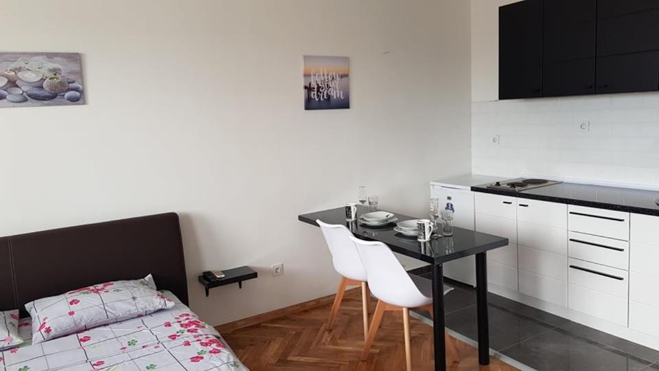 Central View Apartment Скопье Экстерьер фото